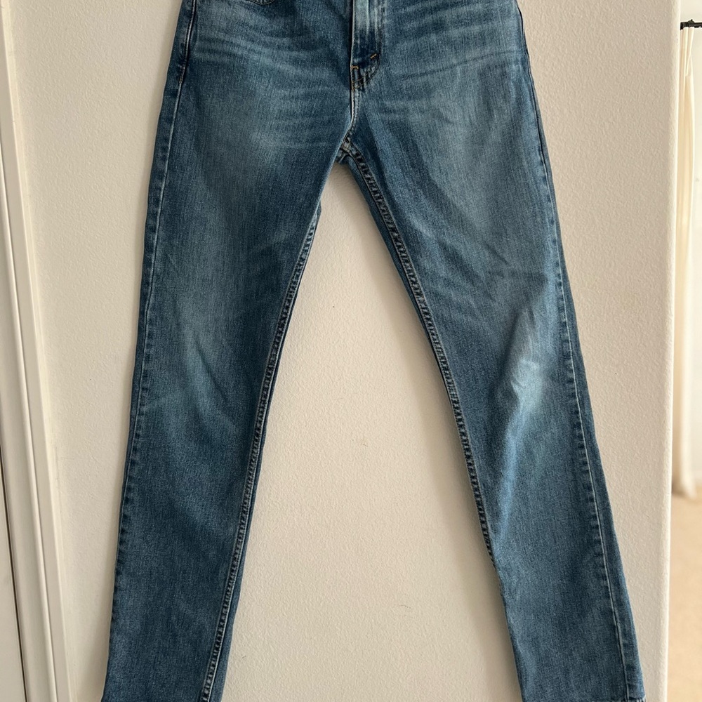 Men's Blue Denim Jeans 29 x 32. 
Slim fit
99% Cotton

*Gently used.